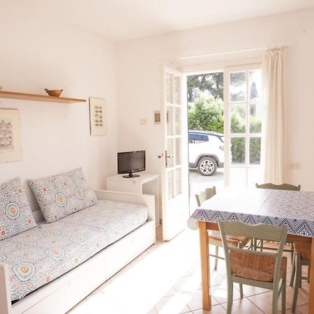 Appartamenti Villa Anna - Goelba กาโปลิเวรี ภายนอก รูปภาพ