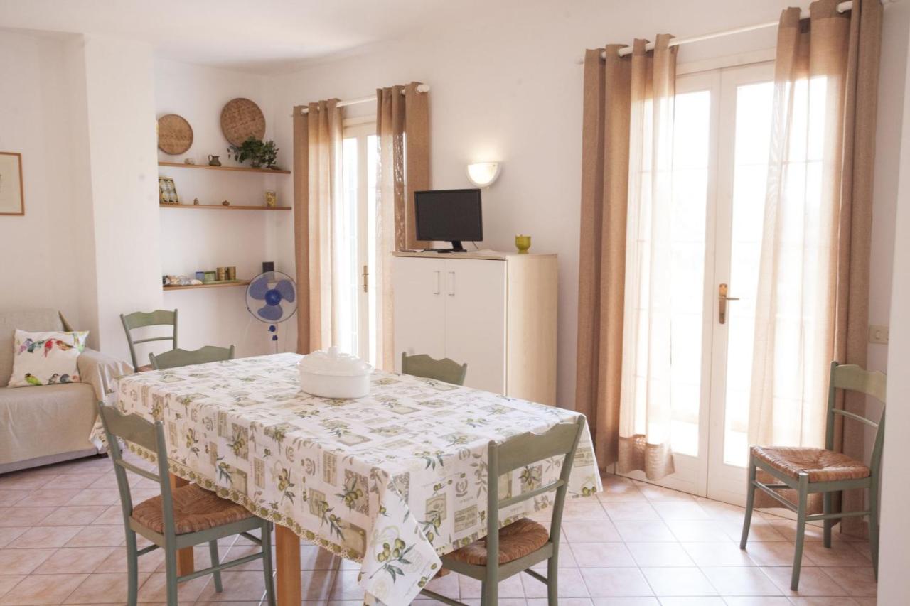 Appartamenti Villa Anna - Goelba กาโปลิเวรี ภายนอก รูปภาพ
