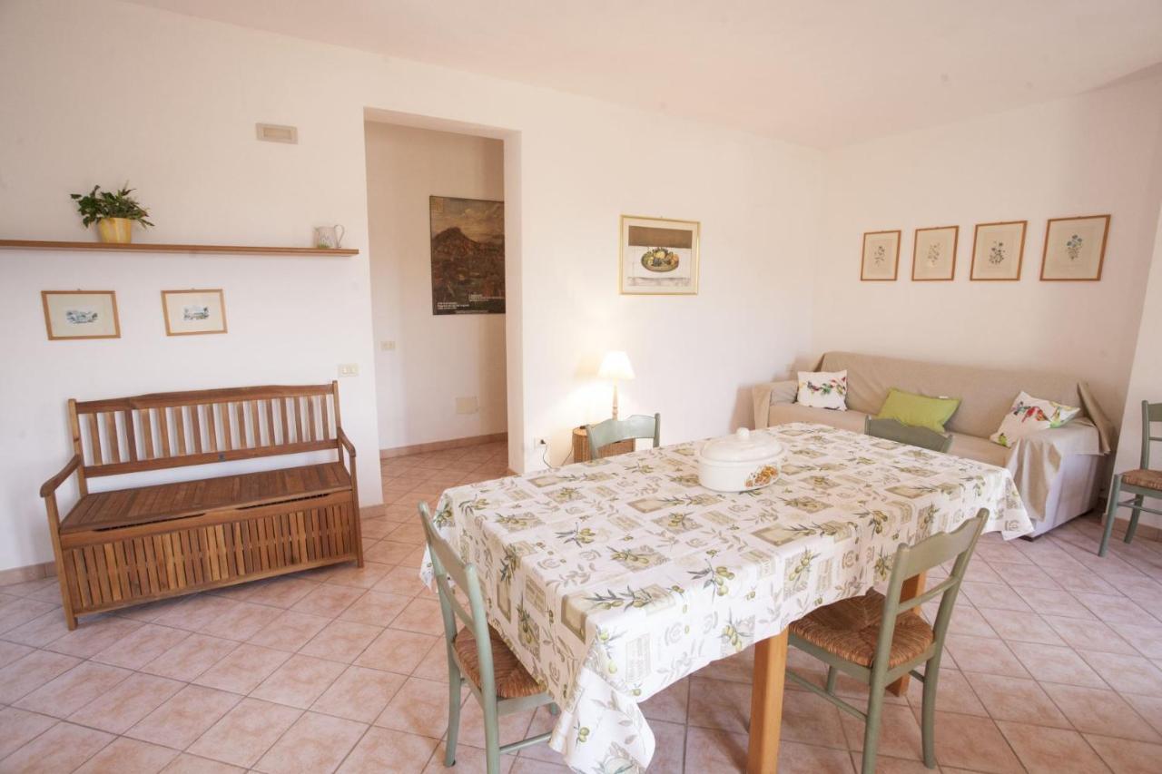 Appartamenti Villa Anna - Goelba กาโปลิเวรี ภายนอก รูปภาพ