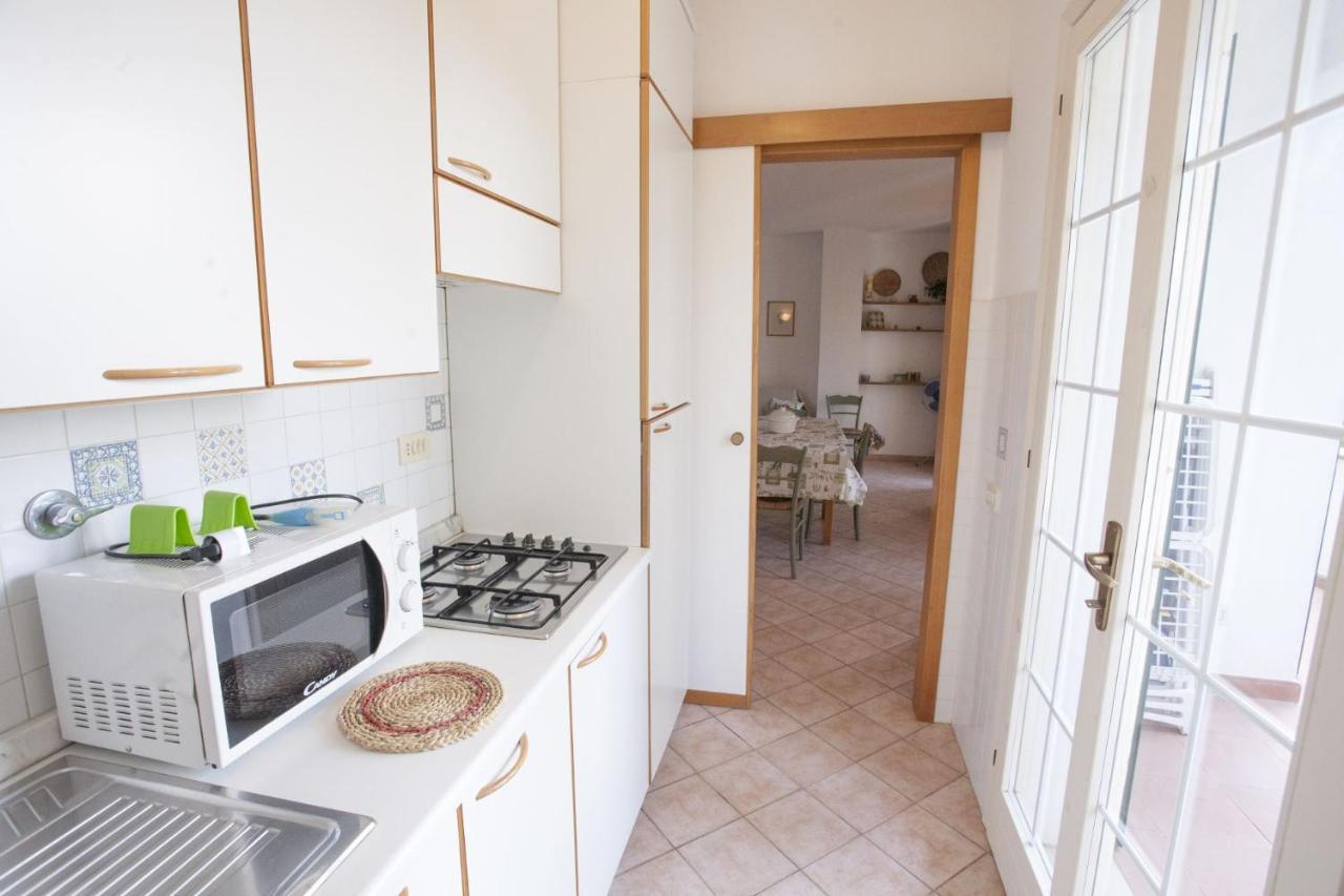Appartamenti Villa Anna - Goelba กาโปลิเวรี ภายนอก รูปภาพ
