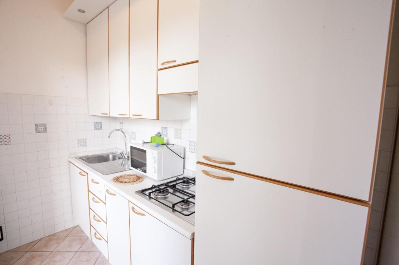 Appartamenti Villa Anna - Goelba กาโปลิเวรี ภายนอก รูปภาพ